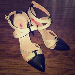 Betsey Johnson Pumps